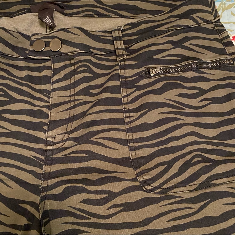 Lane Bryant Animal Stripe Jegging Pant - Picture 7 of 12